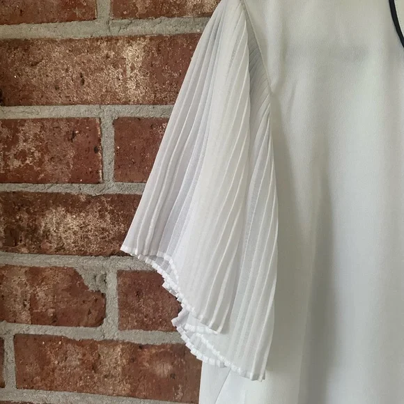 Karl Lagerfield white top with black piping - Picture 4 of 7